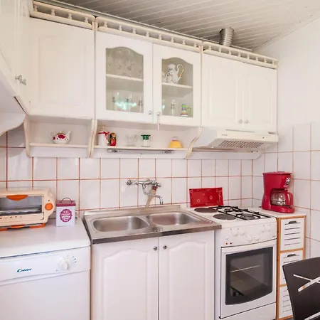 Holiday home Cozy In With Jacuzzi Hrvace