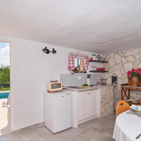 Cozy In With Jacuzzi Holiday home