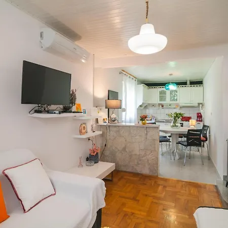 Cozy In With Jacuzzi Holiday home *