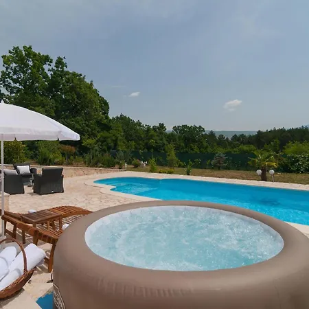 Cozy In With Jacuzzi *