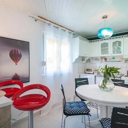 Holiday home Cozy In With Jacuzzi *