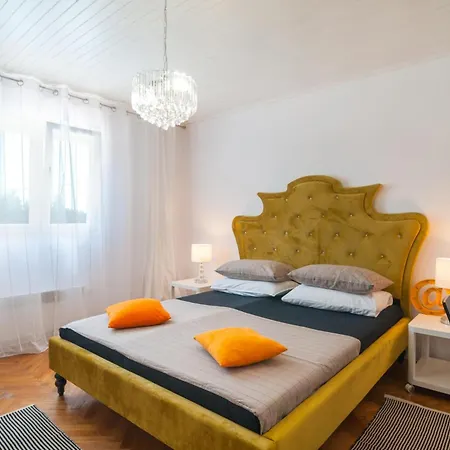 Vakantiehuis Cozy In With Jacuzzi