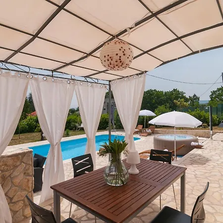 Cozy In With Jacuzzi * Hrvace